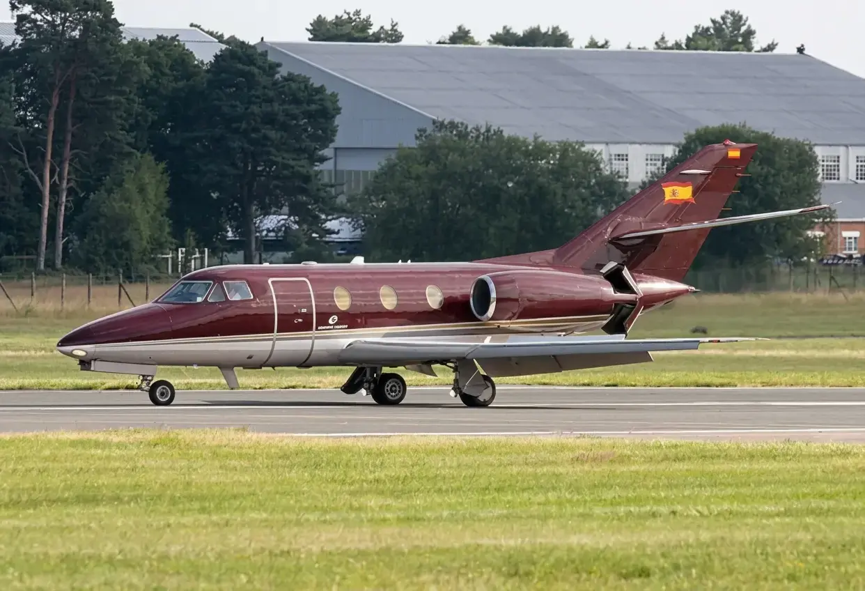 Dassault Falcon 100