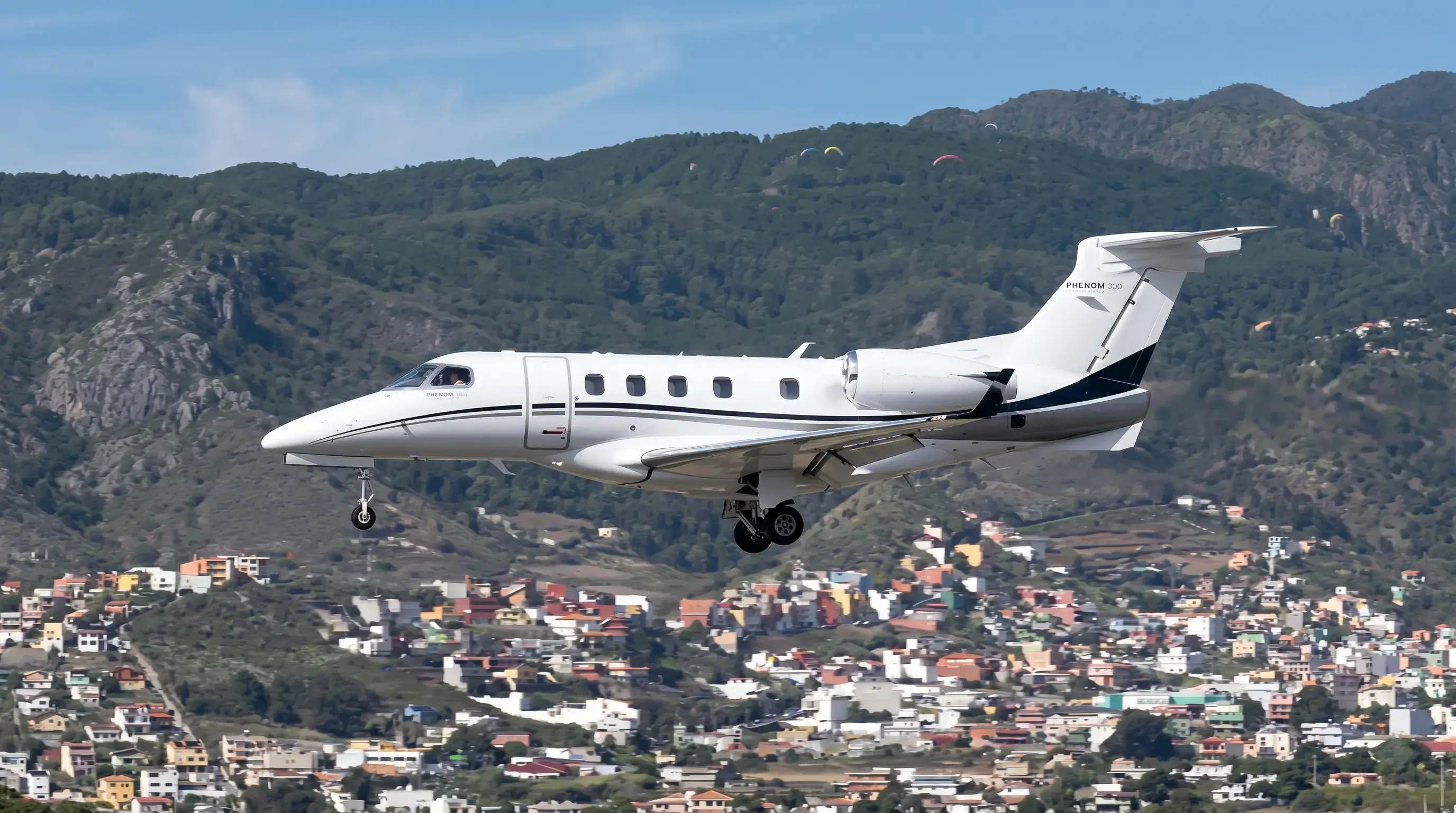 Embraer Phenom 300