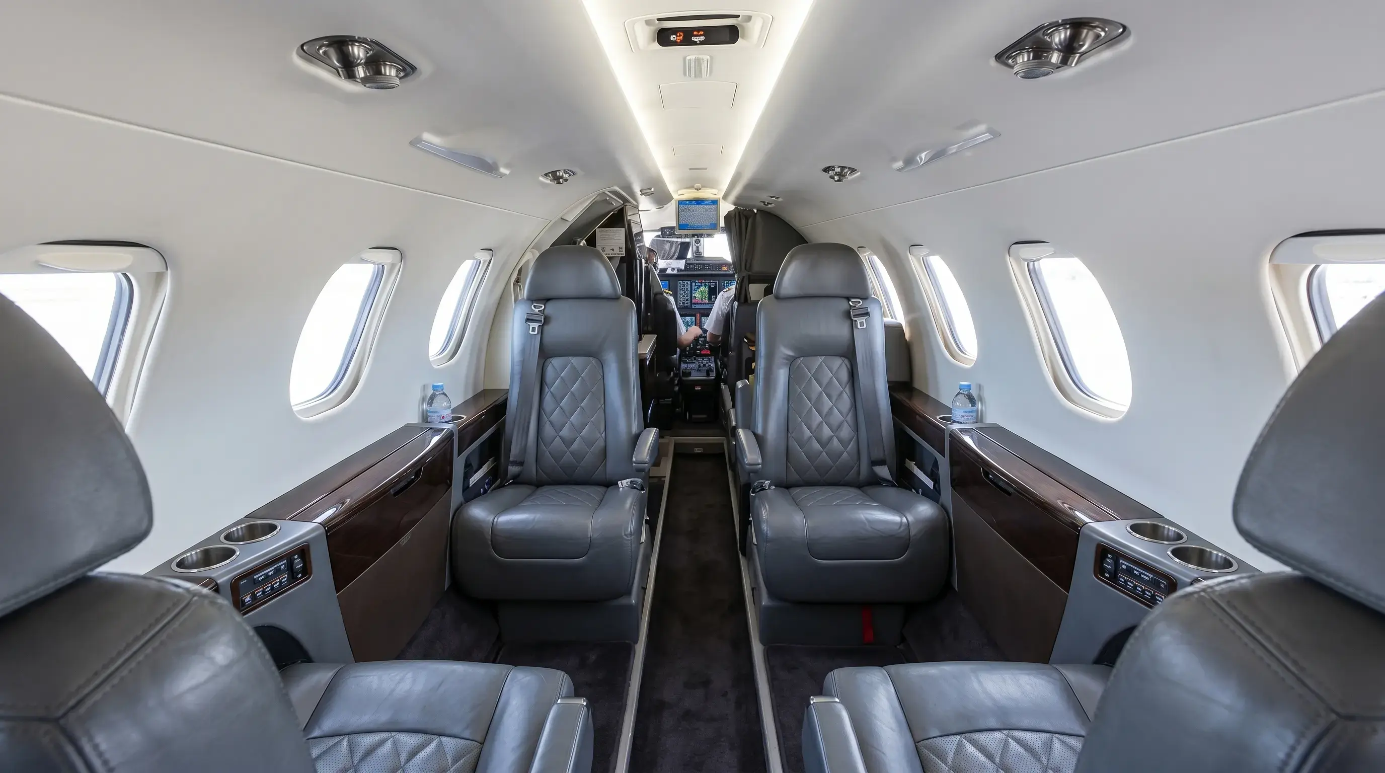 Embraer Phenom 300