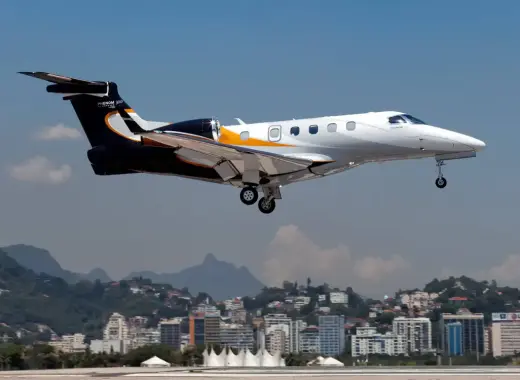 Embraer Phenom 300